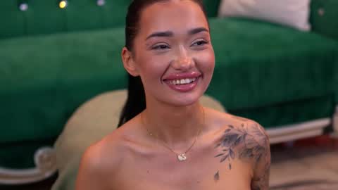 Snapshot of sashaferrera chatting on 03-07-25, 01:31 Dennise online show from 03-07-25, 01:31