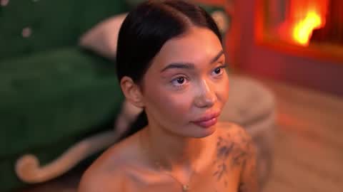 Snapshot of sashaferrera chatting on 03-09-25, 02:39 Dennise online show from 03-09-25, 02:39