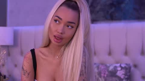 Snapshot of sashaferrera chatting on 09-12-25, 06:19 Dennise online show from 09-12-25, 06:19