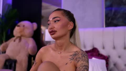 Snapshot of sashaferrera chatting on 09-14-25, 06:29 Dennise online show from 09-14-25, 06:29