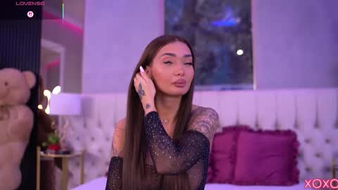 Snapshot of sashaferrera chatting on 09-26-25, 06:34 Dennise online show from 09-26-25, 06:34