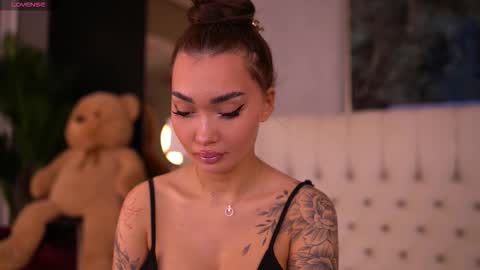 Snapshot of sashaferrera chatting on 10-07-25, 06:16 Dennise online show from 10-07-25, 06:16