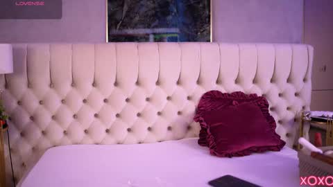 Snapshot of sashaferrera chatting on 10-25-25, 06:46 Dennise online show from 10-25-25, 06:46