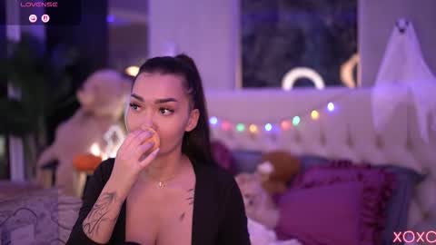 Snapshot of sashaferrera chatting on 10-30-25, 07:58 Dennise online show from 10-30-25, 07:58