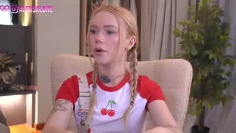 Snapshot of sashalore chatting on 06-25-26, 02:55 sashalore online show from 06-25-26, 02:55