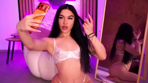 Snapshot of sashalorrenz chatting on 03-28-26, 06:02 Sasha online show from 03-28-26, 06:02