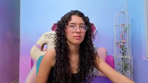 Snapshot of sashamonroee_ chatting on 10-25-25, 04:09 SashaMonroee  online show from 10-25-25, 04:09