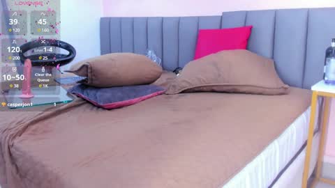 Snapshot of sashapears chatting on 01-23-25, 02:50 Manuela online show from 01-23-25, 02:50