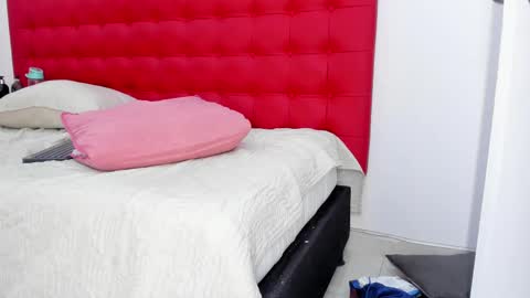 Snapshot of sashapears chatting on 03-11-25, 07:58 Manuela online show from 03-11-25, 07:58