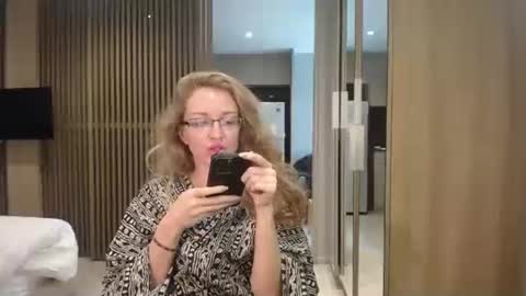 Snapshot of sashasweetsasha chatting on 10-11-25, 06:45 Sasha online show from 10-11-25, 06:45