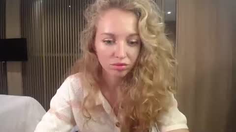 Snapshot of sashasweetsasha chatting on 10-13-25, 01:44 Sasha online show from 10-13-25, 01:44