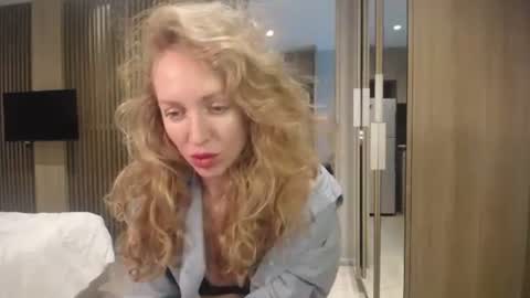 Snapshot of sashasweetsasha chatting on 10-20-25, 08:59 Sasha online show from 10-20-25, 08:59