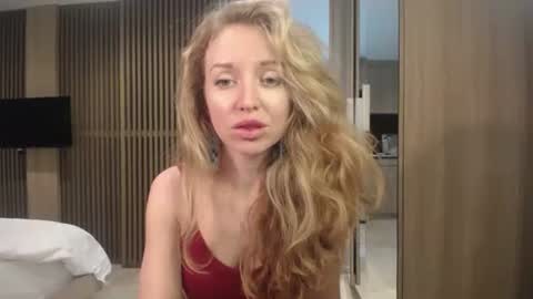 Snapshot of sashasweetsasha chatting on 10-25-25, 08:00 Sasha online show from 10-25-25, 08:00