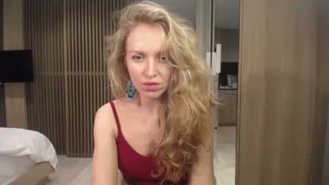 Snapshot of sashasweetsasha chatting on 10-25-25, 08:03 Sasha online show from 10-25-25, 08:03