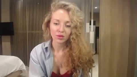 Snapshot of sashasweetsasha chatting on 10-29-25, 01:13 Sasha online show from 10-29-25, 01:13
