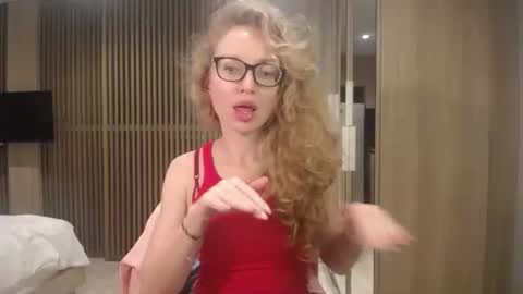 Snapshot of sashasweetsasha chatting on 10-30-25, 11:22 Sasha online show from 10-30-25, 11:22