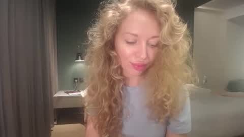 Snapshot of sashasweetsasha chatting on 11-06-25, 11:33 Sasha online show from 11-06-25, 11:33