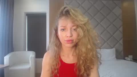 Snapshot of sashasweetsasha chatting on 11-18-25, 08:19 Sasha online show from 11-18-25, 08:19