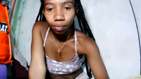 Snapshot of sasivia08 chatting on 06-12-26, 05:12 sasivia08 online show from 06-12-26, 05:12