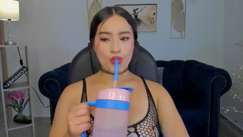 Snapshot of saskia_litt chatting on 10-18-25, 04:26 saskia litt online show from 10-18-25, 04:26