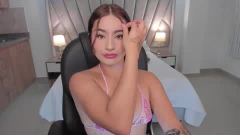 Snapshot of saskia_litt chatting on 12-18-25, 04:29 saskia litt online show from 12-18-25, 04:29