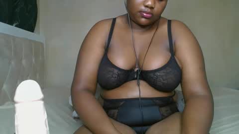 sassie_bee online show from 12-17-24, 02:23