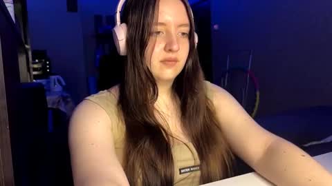 Snapshot of sassy_touch_heat_x3 chatting on 10-17-25, 04:53 Marmulka or Mary online show from 10-17-25, 04:53