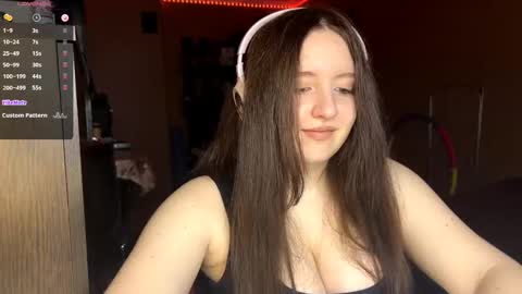 Snapshot of sassy_touch_heat_x3 chatting on 10-27-25, 06:23 Marmulka or Mary online show from 10-27-25, 06:23