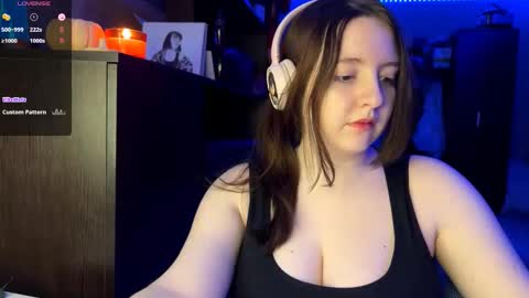 Snapshot of sassy_touch_heat_x3 chatting on 10-29-25, 06:20 Marmulka or Mary online show from 10-29-25, 06:20