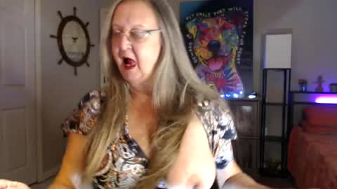 Snapshot of sassybeaver chatting on 06-16-26, 01:08 Trish online show from 06-16-26, 01:08
