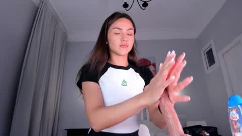 Ksenya online show from 10-16-25, 01:17