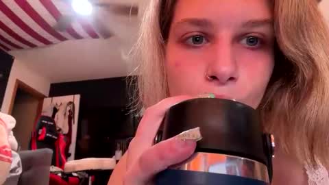 Snapshot of sassysquirtsmmm chatting on 05-03-26, 11:11 sassysquirtsmmm online show from 05-03-26, 11:11