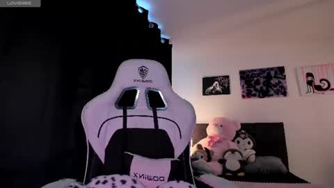    im expecting 300 thumbs up on my altar online show from 06-22-26, 09:34
