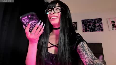    im expecting 300 thumbs up on my altar online show from 06-23-26, 11:14