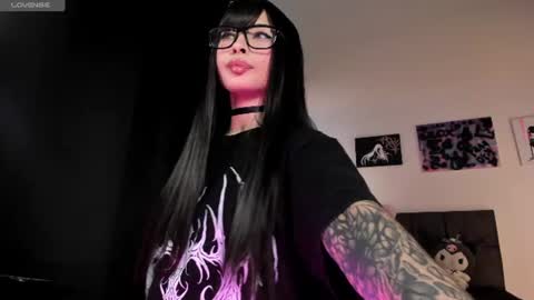    im expecting 300 thumbs up on my altar online show from 06-24-26, 10:31