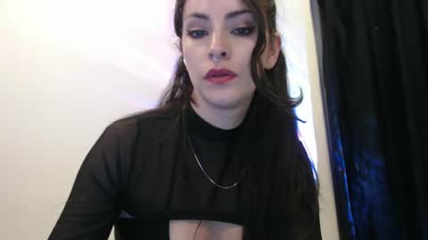 Snapshot of satansbabenia_v chatting on 01-11-25, 01:16 Nia online show from 01-11-25, 01:16