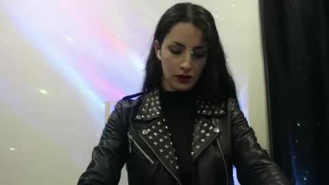 Snapshot of satansbabenia_v chatting on 01-14-25, 12:43 Nia online show from 01-14-25, 12:43