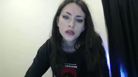 Snapshot of satansbabenia_v chatting on 03-01-25, 11:26 Nia online show from 03-01-25, 11:26