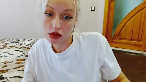 Snapshot of satinqueen90 chatting on 09-10-25, 11:10 Satinqueen90 online show from 09-10-25, 11:10