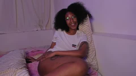 Snapshot of saturno_vibes chatting on 03-05-25, 12:00 saturno_vibes online show from 03-05-25, 12:00