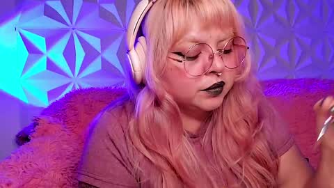 Gina George online show from 05-06-26, 01:14