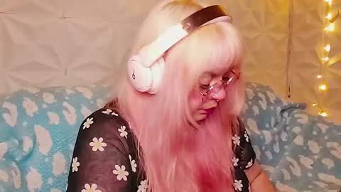 Gina George online show from 06-12-26, 01:15