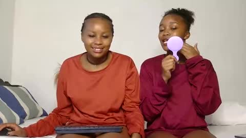 Snapshot of saucy_angels chatting on 10-12-25, 09:30 Saucy online show from 10-12-25, 09:30