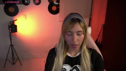 Snapshot of saucy_jenn1 chatting on 04-19-26, 04:12 I AM JENN online show from 04-19-26, 04:12