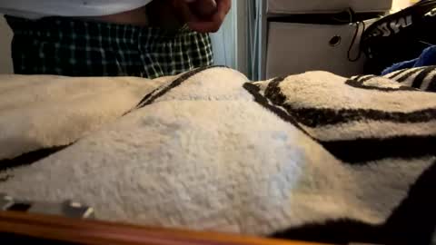 Snapshot of saucy_latino chatting on 11-16-25, 04:45 ElVergone online show from 11-16-25, 04:45