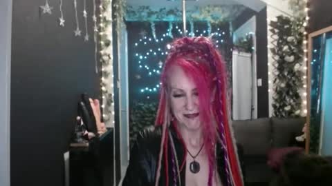 SaucySky online show from 11-28-25, 07:27