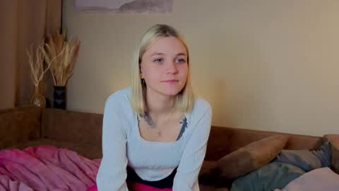 Snapshot of savannahshor chatting on 10-22-25, 07:24 savannahshor online show from 10-22-25, 07:24