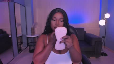Snapshot of savannahstorm_ chatting on 05-08-26, 11:15 S a v a n n a h online show from 05-08-26, 11:15
