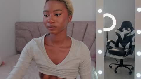 Savannahwildee online show from 10-14-25, 02:40