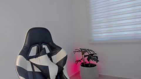 Savannahwildee online show from 07-07-26, 12:20